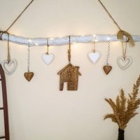 stilvolle Fensterdeko Zum Aufhängen Mit Led Lichterkette Ganzjährig L70cm Oder 80cm | Hängedeko Ast Beleuchtet Im Landhausstil von AgatasLaedchen