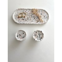 Heimwerker, Handgefertigte Terrazzo Schmuckschale & Ringhalter Set Modernes Waschtisch Tablett Heimwerker, Handgefertigte Terrazzo Schmuckschale & Ringhalter Set Modernes Waschtisch Tablett von AgedHomeDesign
