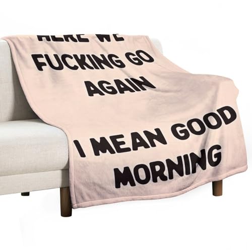 Überwurfdecke mit Aufschrift "Here We Fucking Go Again I Mean Good Morning", weich, leicht, Geschenke für Kinder, Männer, Frauen, Geburtstagsgeschenke, 100 x 130 cm von Ageksten