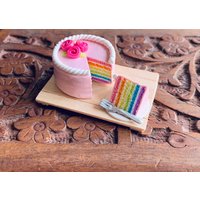 Miniatur-Regenbogen-Kuchen, Kühlschrankmagnet, Küchenmagnet, Kleiner Lebensmittelmagnet, Niedlicher Tonmagnet von AgnikaCreations