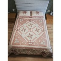 Shabby Chic Bettüberwurf Quilt Rosa Floral Stern Applikation Patchwork von Ahnavintage