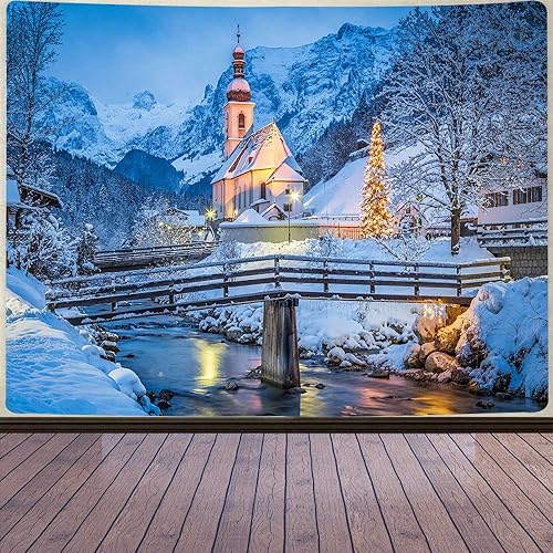 Aidatain Winter Europäischer Wandteppich – Bayerische Alpen, schneebedeckter Berg und österreichische Dorflandschaft, Größe 203,2 cm L x 152,4 cm B, Kunst-Tapisserie für Wohnzimmer und Schlafsaal von Aidatain