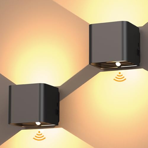 Ainostone Akku Wandleuchten mit Bewegungsmelder 2 Stück LED Wandlampen mit Bewegungssensor Warmweiß 2 Modi USB-C Wiederaufladbar Einstellbare Lichtwinkel für Innen Flur Treppen Schlafzimmer Wohnzimmer von Ainostone