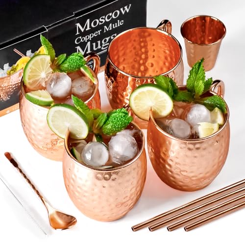 Moscow Mule Kupfertassen - Set von 4 Stück, 100% handgefertigte, massive Kupfertassen, Geschenk-Set mit 4 Kupfer-Strohhalmen, 1 Rührlöffel, 1 Kupfer-Schnapsglas, 1 Strohhalm-Reinigungsbürste. von Airbin