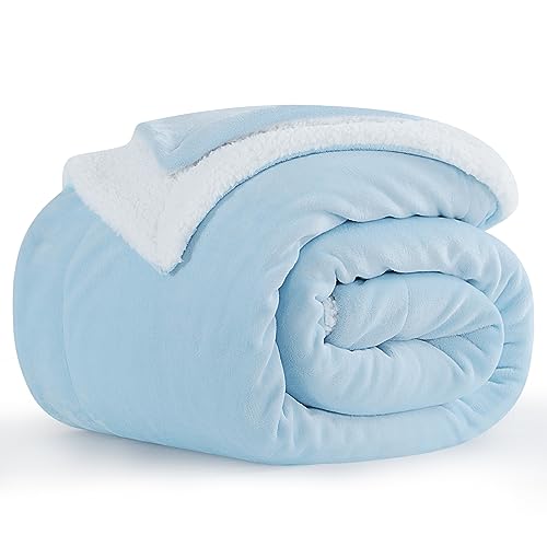 Aisbo Dicke Kuscheldecke Flauschig Hellblau - Extra Warme Decken für den Winter als Sofadecke Couchdecke 150x200 cm, XL Wohndecke aus hochwertige Sherpa Fleece, Soft Weich Blanket Blau Aisbo Dicke Kuscheldecke Flauschig Hellblau - Extra Warme Decken für den Winter als Sofadecke Couchdecke 150x200 cm, XL Wohndecke aus hochwertige Sherpa Fleece, Soft Weich Blanket Blau von Aisbo