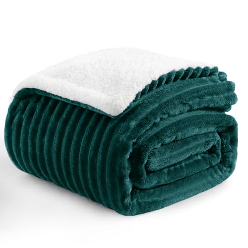 Aisbo Dicke Sherpa Decke Dunkelgrün - Warme Kuscheldecke Flauschig, Winter Plüsch Kuscheldecken 150x200 cm XL als Sofadecke Couchdecke Überwurf Wohndecke von Aisbo