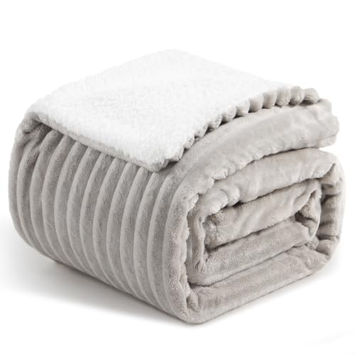 Aisbo Kuscheldecke Flauschig Decke Beige - Dicke Sherpa Decke Warm 150x200 cm XL als Sofadecke Couchdecke, Weich Kuschelige Cord Decke Wohndecke, Sofa Couch Decke Überwurf, Plüsch Decke Winter von Aisbo