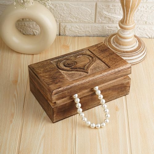 Ajuny Handgefertigte dekorative Holz Schmuckschatulle herz geschnitztes Design Vintage Stil Mehrzweck Schatztruhe Halsketten Uhrenboxen Aufbewahrungs organisator ideal für Geschenke, Braun – 8x5 Zoll von Ajuny