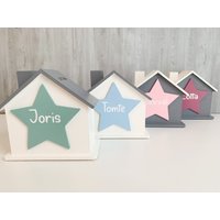 Personalisierte Spardose Aus Holz | Handgemachtes Sparhaus Mit Stern Geldgeschenk Kinderzimmer Baby Geschenk Zur Geburt Oder Taufe von AkzenteSetzen