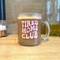 Trinkglas | Kaffeetasse "Tired Moms Club" Aus Glas Tasse Teetasse Geschenk Idee Kaffeeliebhaber Mama Weihnachtsgeschenk Trinkglas | Kaffeetasse "Tired Moms Club" Aus Glas Tasse Teetasse Geschenk Idee Kaffeeliebhaber Mama Weihnachtsgeschenk von AkzenteSetzen