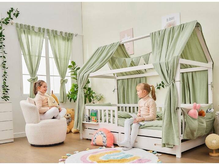 Alavya Home® Hausbett CLOUD aus Buche FSC® 100% zertifiziert SET mit DEKO und VORHANG (Kinderbett 90x200 cm mit Schubladen I KOMPLETT Set - inkl. 100% Bio-Musselin Baumwolle Deko, Vorhang und Matratze I GOTS zertifiziert I Massivholzbett mit Rausfallschutz und Lattenrost I Jugendbett Liegefläche 200x90 cm), aus Massiv Buchenholz von Alavya-Home