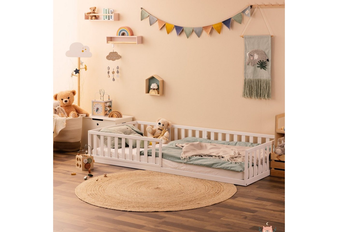 Alcube Kinderbett MAXI (Bodenbett 80x160 aus Massivholz mit Matratze 160x80, mit Rausfallschutz inklusive Rolllattenrost in Weiß), mitwachsendes Kinderbett 80x160 für Mädchen und Jungen von Alcube