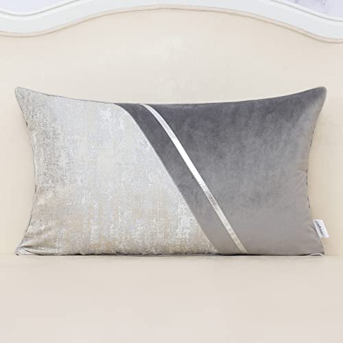Alerfa 12 x 20 Inch Gray Silver Leather Patchwork Velvet & Polyester Cushion Case Luxury Modern Lumbar Throw Pillow Cover Decorative Pillow for Couch Sofa Living Room Bedroom Car 30 x 50cm Alerfa 12 x 20 Inch Gray Silver Leather Patchwork Velvet & Polyester Cushion Case Luxury Modern Lumbar Throw Pillow Cover Decorative Pillow for Couch Sofa Living Room Bedroom Car 30 x 50cm von Alerfa