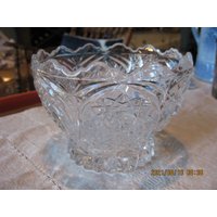 Starburst Atomic Star Servierschale Aus Bleikristall Geschliffen, Gewellter Sägezahnrand. Sockel; Klare Geschliffene Glasschale. 14 cm Durchmesser von AletaVintageFinds