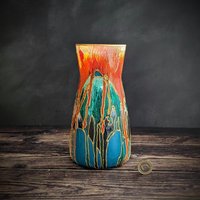 Bunte Vase, Einzigartiges Handbemaltes Design, Orange, Grün, Türkis, Moderne Inneneinrichtung, Helle Lebendiger Farbiger Topf von AlexGilloDesign