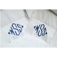 Monogrammed White Sheet Set Custom Embroidery Bettwäsche Queen Twin Full King Silber von AlexandersAgape