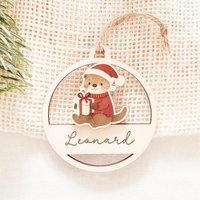 Personalisierter Geschenkanhänger Holz Weihnachtskugel Mit Namen Weihnachten Weihnachtsbaumdekoration Weihnachtsdekoration Otter | Ah_003 von AlexandraMaiCreative