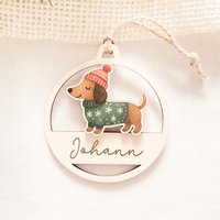 Personalisierter Geschenkanhänger Mit Namen Holz Weihnachtskugel Weihnachten Weihnachtsbaumdekoration Weihnachtsdekoration Dackel | Ah_008 von AlexandraMaiCreative