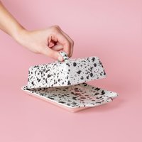 Große Handgefertigte Keramikbutterschale - Gesprenkelter Butterhalter Aus Keramik Handwerkliche Butterdose Für Küchendekor Schwarz-Weiß-Galaxy von AlfarTierraCocida