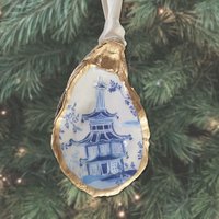 Pagode Chinoiserie Weihnachtsbaum Ornament in Blau Und Weiß, Vintage Tile Oyster Shell Hostess Geschenk Asian Fabric von AlgiersPointOysterCo