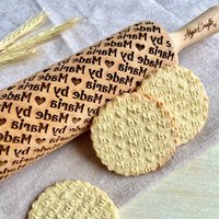 Personalisierter Geprägter Teigroller - Hergestellt Von Cookie & Pottery Gift Personalisierter Geprägter Teigroller - Hergestellt Von Cookie & Pottery Gift von AlgisCrafts