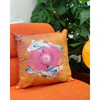 Koi Aquarell Kunst Kissen "Golden Pool' Doppelseitiges Design Mit Fisch Illustration, Hergestellt Aus Veganem Wildleder Koi Aquarell Kunst Kissen "Golden Pool' Doppelseitiges Design Mit Fisch Illustration, Hergestellt Aus Veganem Wildleder von AliceAcremanSilks