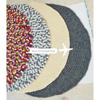 4 Füße Regenbogen/Grau Creme Multigray, Um Handgemachte Pom Teppich Für Entweder Babyzimmer, Wohnzimmer Deko Oder Studentenwohnheim Dekor Zu Wählen 4 Füße Regenbogen/Grau Creme Multigray, Um Handgemachte Pom Teppich Für Entweder Babyzimmer, Wohnzimmer Deko Oder Studentenwohnheim Dekor Zu Wählen von AliceArtandCraftShop