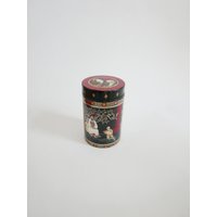 Vintage Teedose in Schwarz, Gold Rot, Motiv Asien Mit Kranichen Auf Dem Deckel, Runde Dose von AliceVintageTreasury