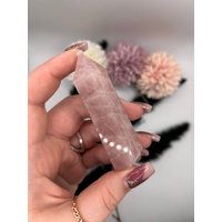 Rosenquarz Turm Rosequartz Tower Heilstein Kristalle von AliceWondercrafting