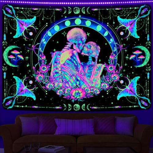 Alishomtll Schwarzlicht Paar Skelett Wandteppich Bunt Schmetterling Motte UV Reaktiv Wandbehang Hippie Mond Blumen Glühen in der dunklen Galaxie Wandtuch für Schlafzimmer Wohnzimmer 150x130cm von Alishomtll