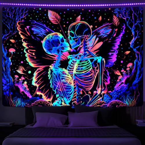 Alishomtll Schwarzlicht Wandteppich Wandbehang UV reaktive Skelett Schädel Schmetterling Wandtuch Aesthetic Umarmung Kuss Kunstvoll Tapisserie Wanddekor für Wohnzimmer Schlafzimmer 150x130cm von Alishomtll