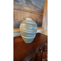 Grün-Weiße Marmor Vase, Signiert von AlkaraDesigns
