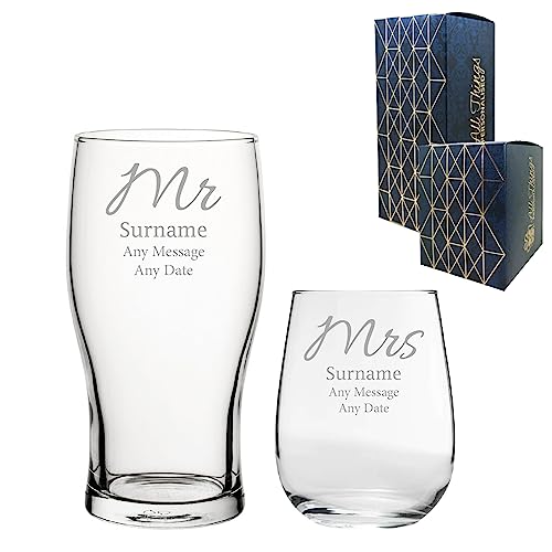 Weinglas-Set, personalisierbar mit Gravur "Mr and Mrs", Bier- und Stielloses Weinglas-Set, Hochzeits- oder Jahrestagsgeschenk, in Geschenkbox von All Things Personalised