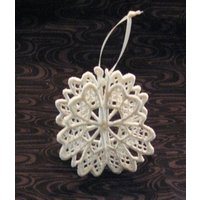 Gestickte Schneeflocke Weihnachtsbaum Ornament von AllThisNThat