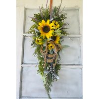 Country Western Steigbügel Frühling Cowgirl Willkommenskranz - Rustikaler Sonnenblumen Bauernhauskranz Seil Hufeisen Türdekoration von Alldesignsequine