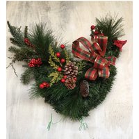 Weihnachtskranz Mit Hühnern - Künstlicher Roten Beeren Und Rustikalem Dekor Aus Kiefernholz von Alldesignsequine