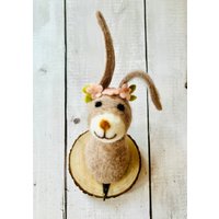 Bezaubernder Kleiderhaken Mit Hasenmädchen, Ostergeschenk von AllegriaDecorations