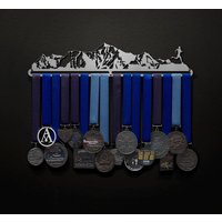 Berglandschaft - Sehr Detaillierte Edition | Version 2 Männlicher Oder Weiblicher Bergläufer Alliierte Medaillenhalter-Halterung von AlliedMedalHangers