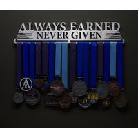 Immer Verdient, Nie Gegeben-Kompakt - Allied Medaillenaufhänger-Halter-Präsentationsständer von AlliedMedalHangers