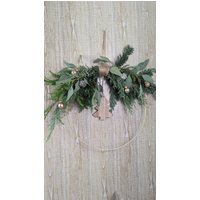 Türkranz Aus Tanne Und Eukalyptus Als Weihnachtsdeko Mit Holz Akzenten Christbaumkugeln. Für Die Weihnachtszeit, Minimalistisch Mode von AllthelittlethingsDE