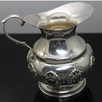 Geschenk-Idee Judaica Vintage Wunderschöne Detaillierte Relief Verzierten Silber Krug/Untertasse Milchkännchen 4, 5" von AllureUnited