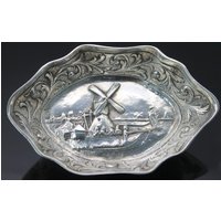 Vintage/Detaillierte Repousse Dutch Holland Motiv Windmühle Massives Sterling Silber Schüssel Tablett Aschenbecher von AllureUnited