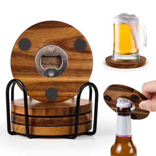 2 in 1 Holz Untersetzer mit Flaschenöffner 4er Set mit Halter - Lustige Akazienholz Getränkeuntersetzer mit Edelstahl Öffner & Anti-Rutsch-Füßen - Langlebig und funktional für Bier oder Soda Trinken 2 in 1 Holz Untersetzer mit Flaschenöffner 4er Set mit Halter - Lustige Akazienholz Getränkeuntersetzer mit Edelstahl Öffner & Anti-Rutsch-Füßen - Langlebig und funktional für Bier oder Soda Trinken von Almagic