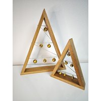 Tannenbäume Groß Oder Klein Aus Massiv Eiche Mit Und Baumkugeln Glas von Almanato