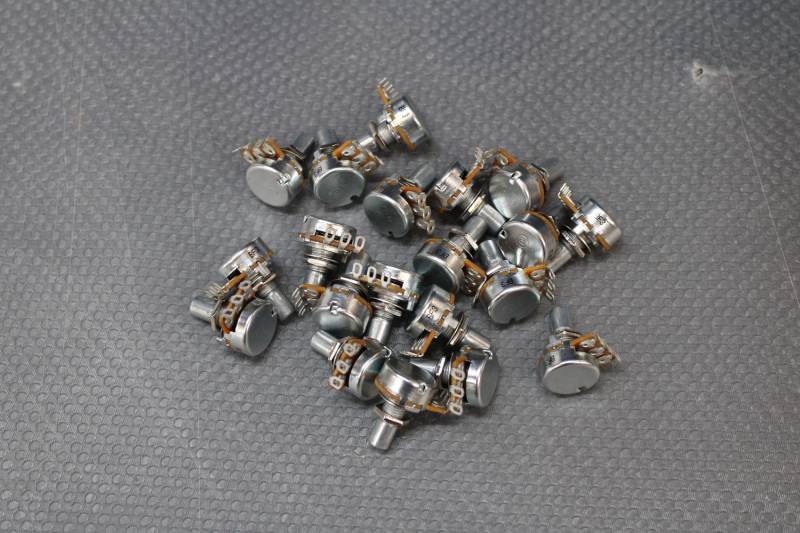 B-Ware Alpha Rv16 Af10 A10 Km Drehpotentiometer Potentiometer Mono 50 M W 10 Kω 20 Stück B-Ware Alpha Rv16 Af10 A10 Km Drehpotentiometer Potentiometer Mono 50 M W 10 Kω 20 Stück von Alpha