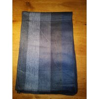 Kuschelig Weiche, Leichte Und Warme Decke Aus Babyalpakawolle, Gewebtes Unikat, Grau-Blau von AlphaAlpakaUnikate