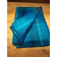 Kuschelig Weiche Decke Aus Babyalpakawolle, Türkis - Grüntöne, Gewebtes Unikat Kuschelig Weiche Decke Aus Babyalpakawolle, Türkis - Grüntöne, Gewebtes Unikat von AlphaAlpakaUnikate