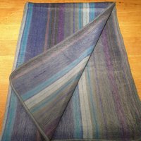 Wunderschöne Kuschelige Wohndecke Aus Babyalpakawolle, Grau-Blau-Gestreift, Gewebtes Unikat von AlphaAlpakaUnikate