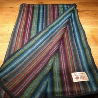 Wunderschöne Kuschelige Wohndecke Aus Babyalpakawolle, Multicolor-Dunkel - Gestreift, Gewebtes Unikat Wunderschöne Kuschelige Wohndecke Aus Babyalpakawolle, Multicolor-Dunkel - Gestreift, Gewebtes Unikat von AlphaAlpakaUnikate