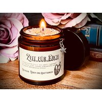 Handgemachte Sojakerze Zeit Für Dich, Pudrig, Erdig, Duftkerze Aus Reinem Sojawachs, Apothekerglas, 120 Ml, Hübsches Geschenk, Soy Wax, Gothic Handgemachte Sojakerze Zeit Für Dich, Pudrig, Erdig, Duftkerze Aus Reinem Sojawachs, Apothekerglas, 120 Ml, Hübsches Geschenk, Soy Wax, Gothic von Alrunalovelace
